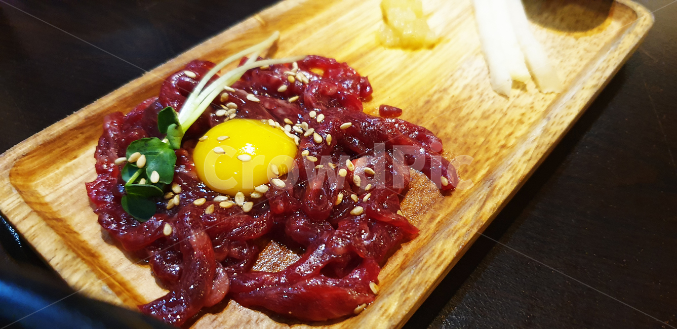 raw egg,raw meat,beef,cow,quail egg