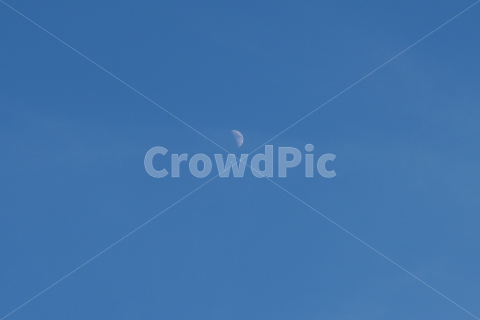 달,초승달,하늘,낮,moon,외로움,감성,sky,푸른,파란,쓸쓸