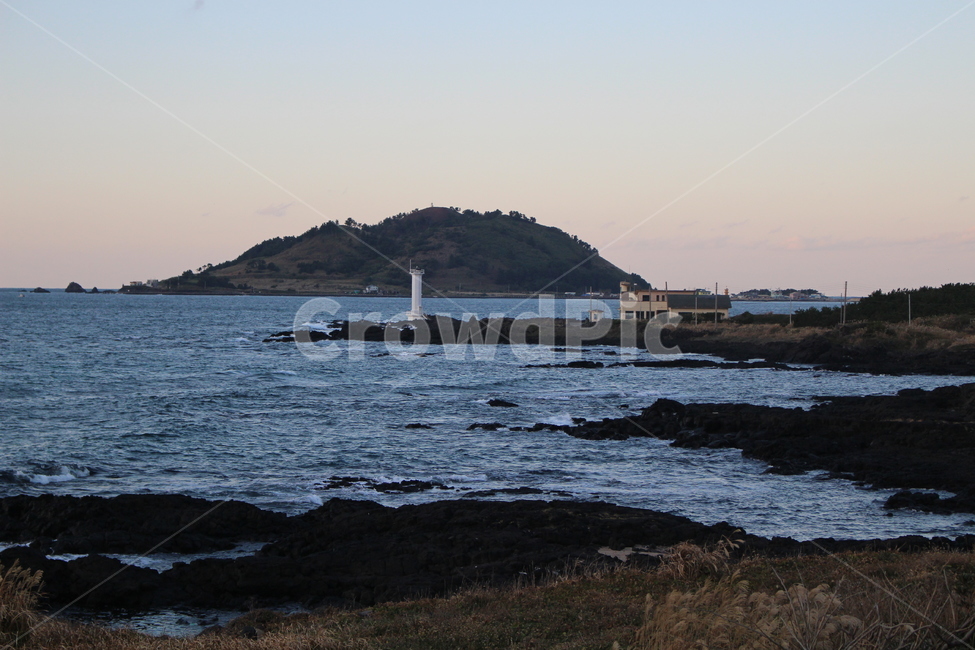 바다,하늘,풍경,감성,빈티지,자연,풍경,nature,landscape,등대,lighthouse,outdoors,옥외,land,땅,ocean,대양,water,물,sea,shoreline,해안선,building,건물,architecture,건축물
