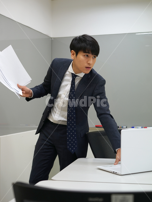 비즈니스,사업,남성,남자,양복,정장,회의실,회의,발표,업무,직장인,회사원,사무실,사람,인물,인간,human,person,남성,남자,man,male,산업,industry,industrial,비즈니스,사업,business,service,work
