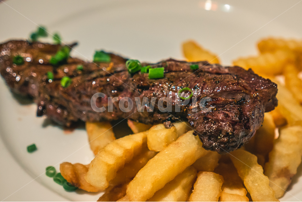 소고기,스테이크,레스토랑,비프,감자튀김,뉴욕스테이크,ny스테이크,음식,맛있는,소,비프스테이크,음식점,고급레스토랑,음식,식재료,요리,food,cook,meal,dishes,food reserves,육류,고기,meat,양식,서양음식,서양요리,western food,western dishes,western meal,western cook