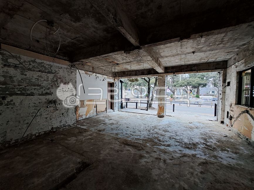 concrete,remodeling,iron frame,construct,inside,house,building,interior,Interior construction,road,Commercial construction,construction,floor,prison,cement floor,architecture,framing,store,Internal construction,housing construction,cement,Building constru