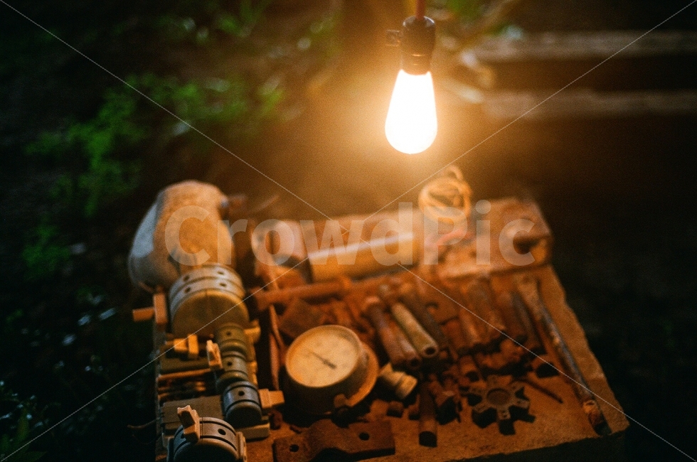 폐공장,카페,인더스트리얼,필름사진,인더스트리얼카페,조명,전구,기계,공구,산업,숲,자연,신선한,어두움,여유로움,감성사진,industrial,cafe,sensitive,lighting,forest,nature,fresh,slower,film,사물,물건,오브젝트,thing,object,matter,감성,sensible,feeling