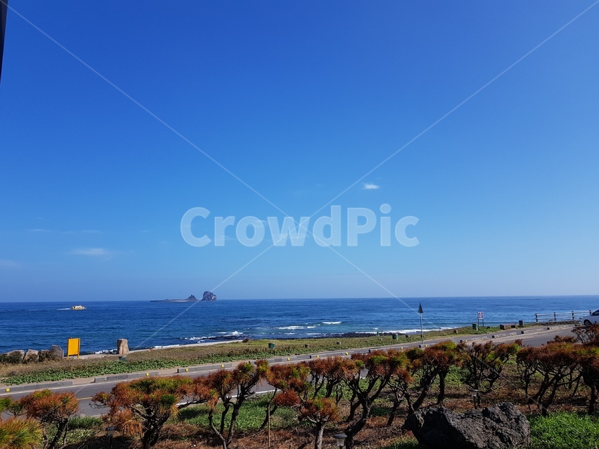 제주도,jejudo,풍경,view,바다,ocean,하늘,sky,파랑,blue,자연,풍경,nature,landscape,한국자연풍경,한국자연경관,korea nature landscape,제주도,jeju,jeju island,building,건물,architecture,건축물,tower,탑