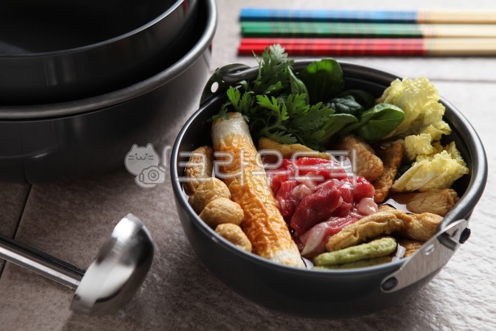 cooking utensils,pot,fish cake,hot pot,Fish cake,Fish cake soup,Odeng soup,hotpot pot,vegetable,Shabu,food