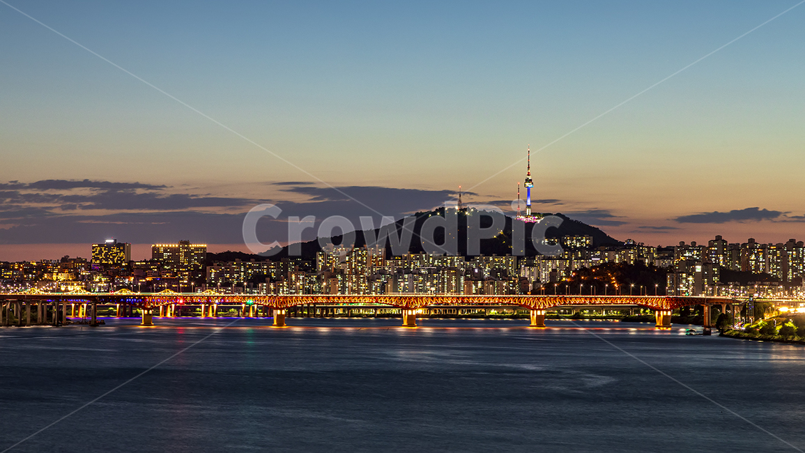 city,시티,town,도시,metropolis,중심지,urban,어반,building,steeple,뾰족한탑,spire,첨탑,tower,탑,서울,seoul,한강,강,river,magichour,매직아워,야경,남산,남산야경