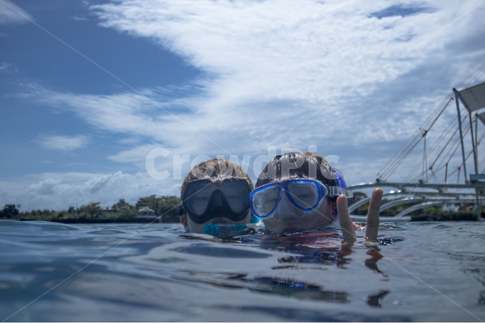 스노쿨링,필리핀,바다,휴가,친구,남자,friends,activity,leisure,summer,sea,philippines,cebu,snorkeling,boys,sky,nature,자연,여행,휴양지,액티비티,레저,잠수,여름,피서,자연,풍경,nature,landscape,사람,인물,인간,human,person,남성,남자,man,male,여행,휴가,traveling,vacation,trip,스포츠,레저,운동,sports,leisure,exercise,water,물,스노클링,diver,잠수부,sport,diving,다이빙,accessories,부속품,accessory,부속물,sunglasses,색안경
