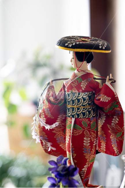 여자,인형,일본,전통의상,유카타,역광,빛,정통,키모노,kimono,fashion,clothing,의류,apparel,의복,겉옷,옷,robe,유행