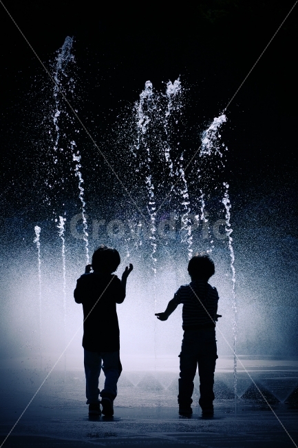 아이,어린이날,동심,분수,5월,사람,인물,인간,human,person,가족,패밀리,family,어린이,어린아이,child,children,kid,인물실루엣,사람실루엣,character silhouette,human silhouette,water,물,fountain