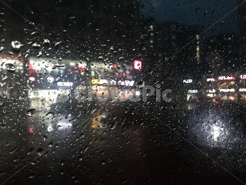비내리는거리,차창문빗방울,빗방울전신주,거리,비내리는야경,비,비오는날,rain,rainy