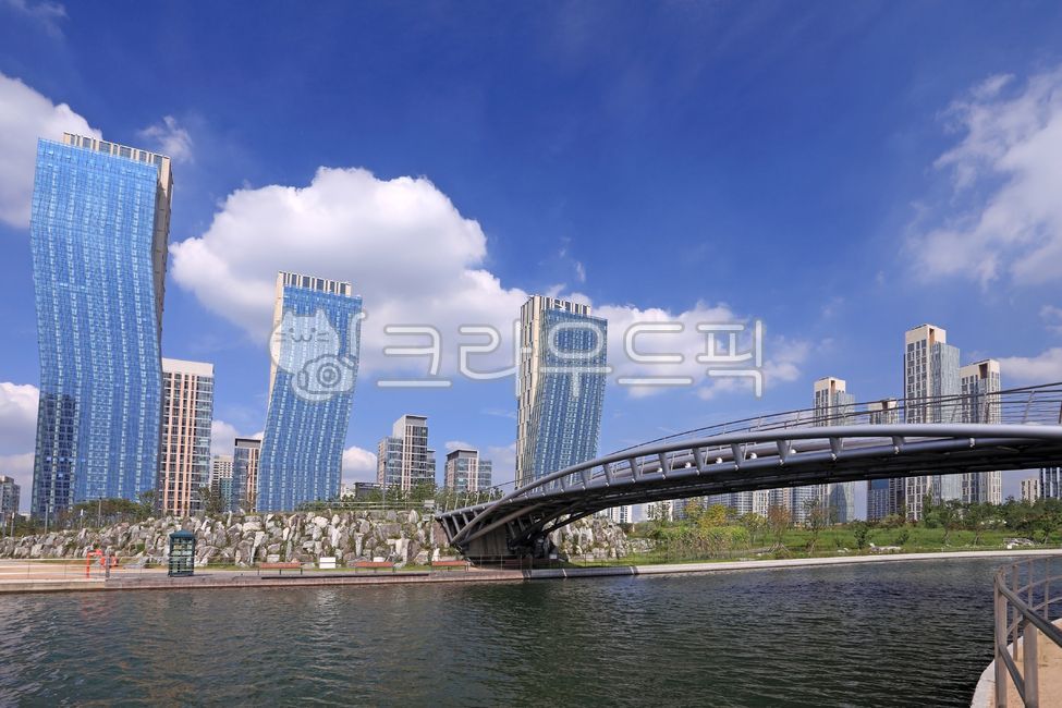 International City,city,urbane,skyline,office,building,wave,Songdo New Town,modern,road,modern architecture,cityscape,skyscrapers,landmark,park,architecture,tower,Korea,sky,business,Incheon,walkway,downtown,water,Songdo,new town,contemporary,urban,central