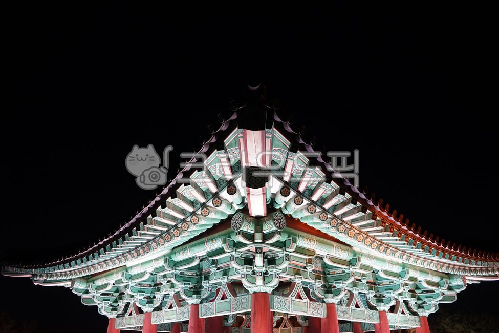 동궁과월지,동궁,월지,신라,궁전,고대,역사,안압지,nature,자연,outdoors,옥외,architecture,건축물,building,건물,한옥,경주,처마,조명,야경
