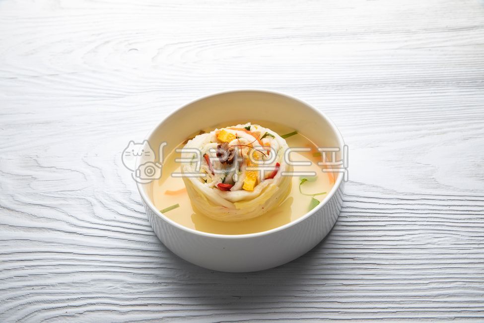 김치,김장,백김치,물김치,배추,음식,요리,반찬,그릇,접시,고명,대추,채소,kimchi,makingkimchi,whitekimchi,waterkimchi,cabbag,napacabbage,foood,sidedish,vegetable,cooking,garnish,배추김치,cabbagekimchi,가을,fall,음식,식재료,요리,food,cook,meal,dishes,food reserves,한식,한국음식,한국요리,korean food,korean dishes,korean meal,korean cook