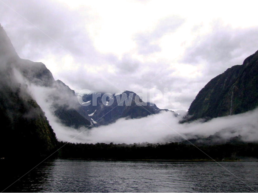 강,호수,강가,호숫가,호수가,물,구름,안개,물안개,산,폭포,나무,lake,river,lakeside,riverside,fog,mist,mountain,tree,trees,sky,cloud,water,배경사진,배경화면,배경,풍경,풍경사진,평화로운,분위기,차분한,차분함,평화로움,scene,view,ambience,atmosphere,calm,peaceful,tranquil,still,background,조용한,조용함,자연,풍경,nature,landscape,해외,외국,세계,foreign,oversea,world,세계자연풍경,해외자연풍경,외국자연풍경,world nature landscape,outdoors,옥외