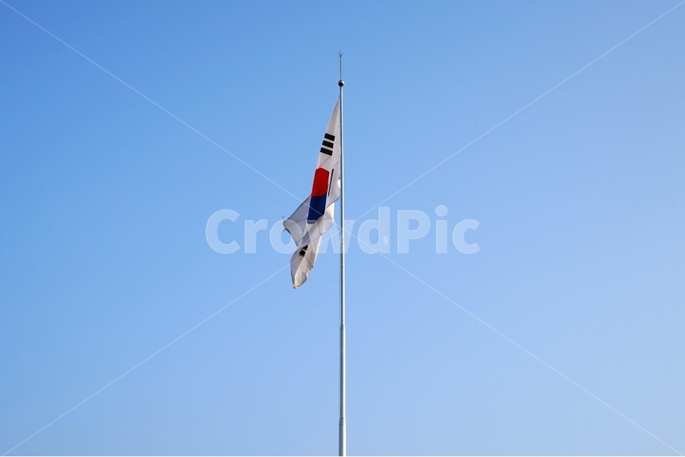 태극기,대한민국,하늘,달,국기,국기봉,파란색,태극,계양,flag,nationalflagofKorea,민주주의,자유,대한제국,애국심,나라사랑,patriotism