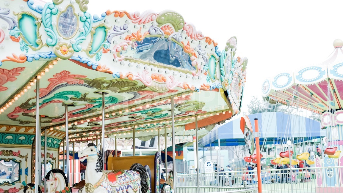 회전목마,놀이공원,놀이동산,놀이기구,소풍,놀이공원,놀이동산,놀이터,amusement park,playground,감성,sensible,feeling,색깔,색상,색채,색감,color sense,color sensitivity,feeling of color