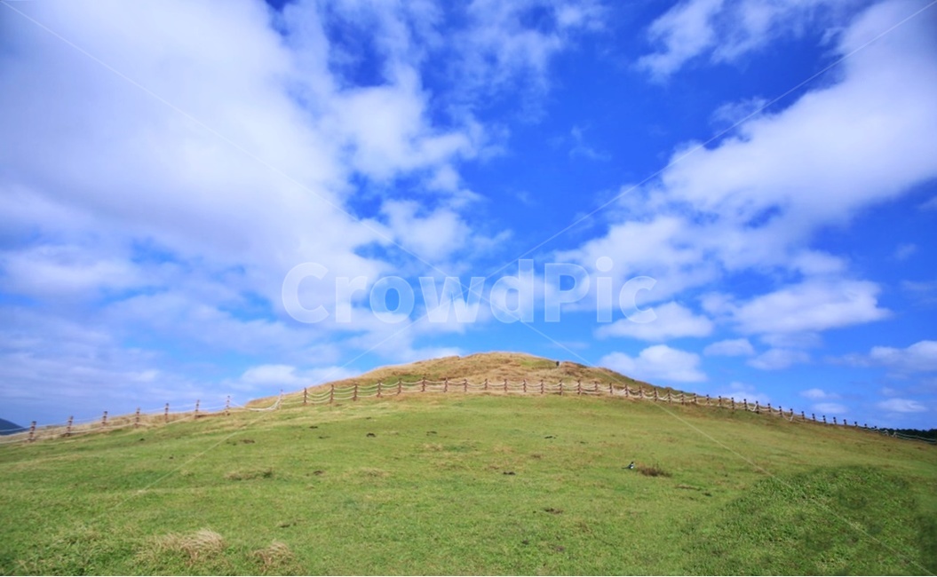 들,outdoors,오름,우도봉,우도,하늘,구름,자연,풍경,nature,landscape,field,grassland,목초지,옥외,mound,투수판