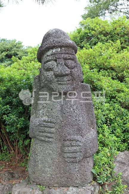 돌하르방,돌하루방,돌,하르방,하루방,제주,제주도,석상,자연,숲,나무,토속,민속,전통,제주전통,상징,상징물,현무암,한국