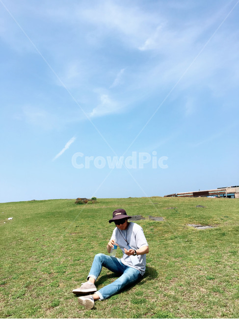 마라도,잔디,들판,하늘,구름,사람,인물,인간,human,person,남성,남자,man,male