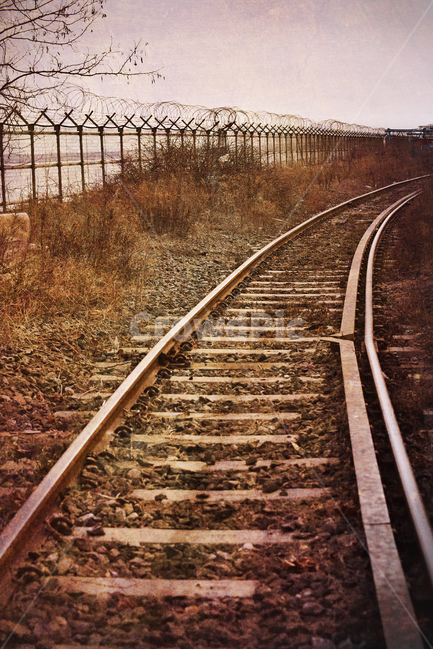 감성사진,철로,철도,폐철길,빈티지,railway,traintrack,기찻길,rail,레일,잊혀진,추억,메모리,회상,감성풍경,필름느낌,쓸쓸함,기억,노스텔지어,리멤버,remember,vintage,과거,옛날,old,녹슨,rust,오래된,분위기,배경,바탕,백그라운드,feeling,sensible,느낌,emotional,크로스,cross,필름감성