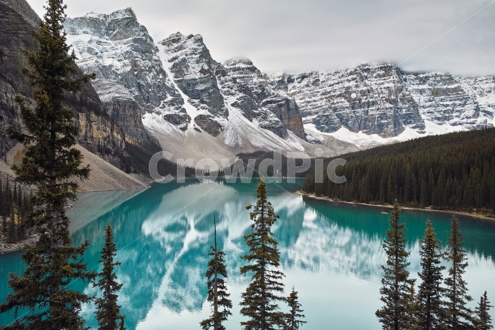 Canada family trip,Canada,Canada travel,Moraine Lake,emerald color,Picturesque lake,Rocky Mountain,rocky mountains,banff