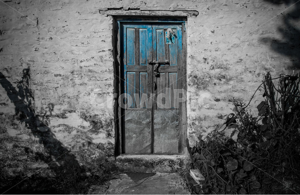door,문,자연,outdoors,옥외,흑백,모노톤,monochrome,black and white,건축물,건물외관,exterior,building,structure,architecture,construction