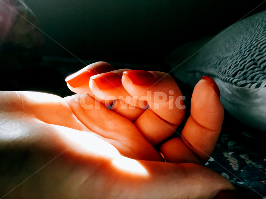 손톱,네일아트,색감,공간,손,한국인,햇빛,빛,아침,느낌,사람,인물,인간,human,person,신체일부,몸,body
