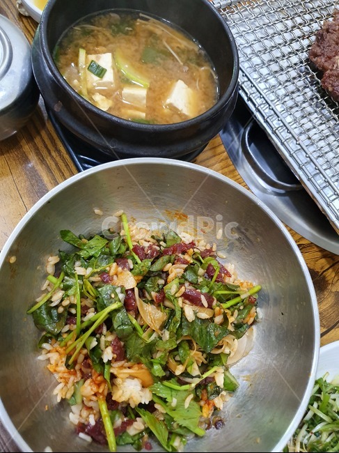 회,육회,비빔밥,된장,찌게,밥한끼,식사