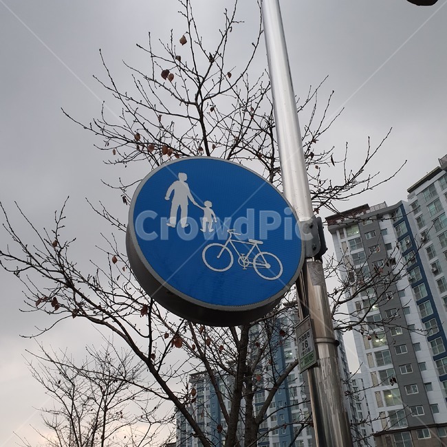 trail,bicycle road,sign,walking path,safety signs