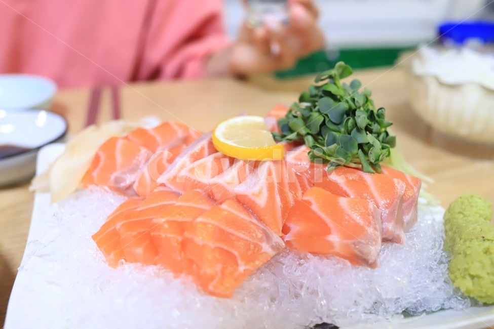 연어회,연어,횟집,음식,생선,생연어,음식,식재료,요리,food,cook,meal,dishes,food reserves,수산물,해산물,fishery products,seafood