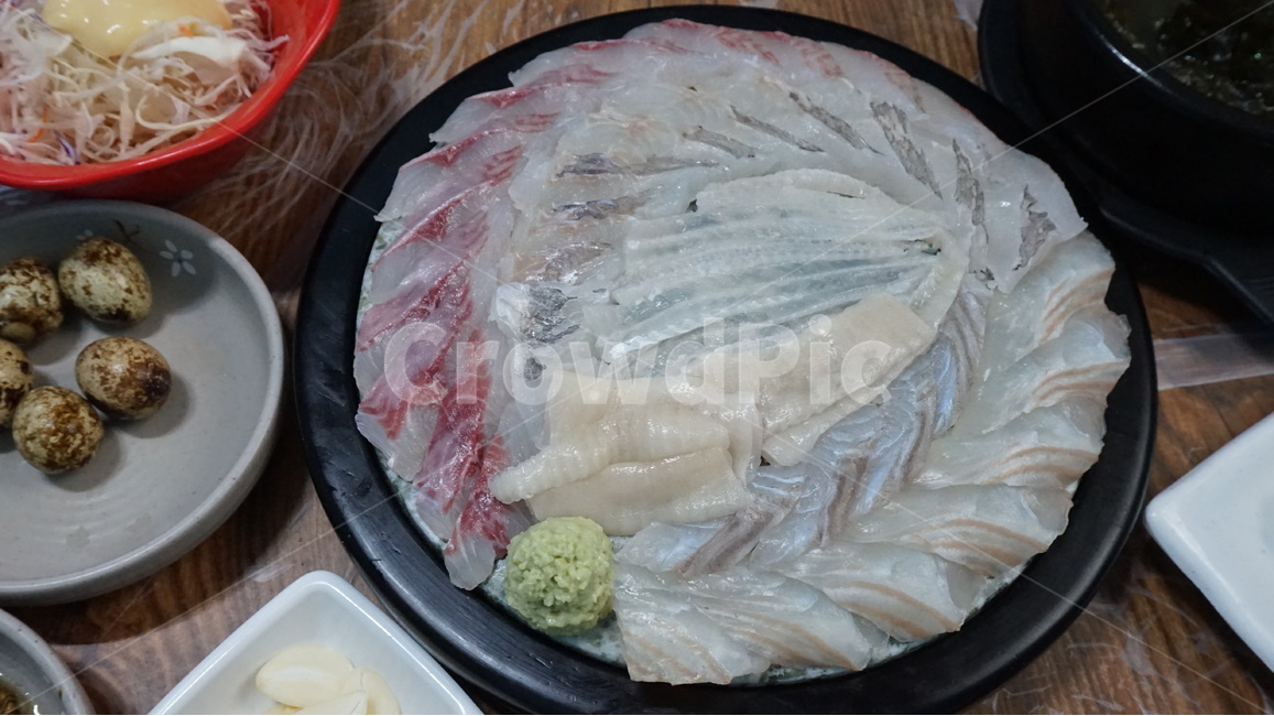 회,광어회,우럭,도다리,단백질,건강,다이어트,활어,물고기,fish,슬라이스,자르다,차리다,셋팅,set,정갈한,정리된,먹는,질감,투명,생선회,생선,바다,바닷가,먹다,스시,맛집,광어,맛있다,맛있는,cook,meal,dishes,수산물,해산물,fisheryproducts,seafood,날것,생것,싱싱한,신선한,참치,와사비,요리,모듬회,회모듬,음식,food,식재료,음식,식재료,요리,food,cook,meal,dishes,food reserves,수산물,해산물,fishery products,seafood