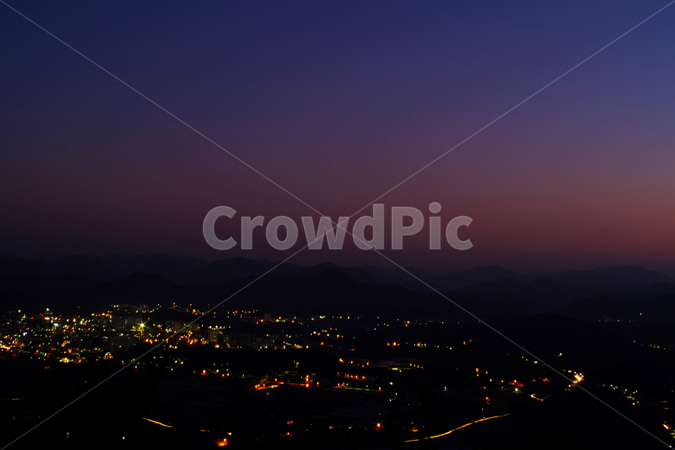 마을,새벽,야경,해뜨기전,불빛,자연,풍경,nature,landscape,야경,밤,nightscape,night,outdoors,옥외