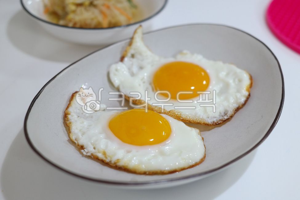 fried egg,egg,softboiled,health,plate,yolk,food,morning,side dish,nutrition,Fried egg,protein,ingredients,diet,cooking,breakfast,fresh,sunny side up