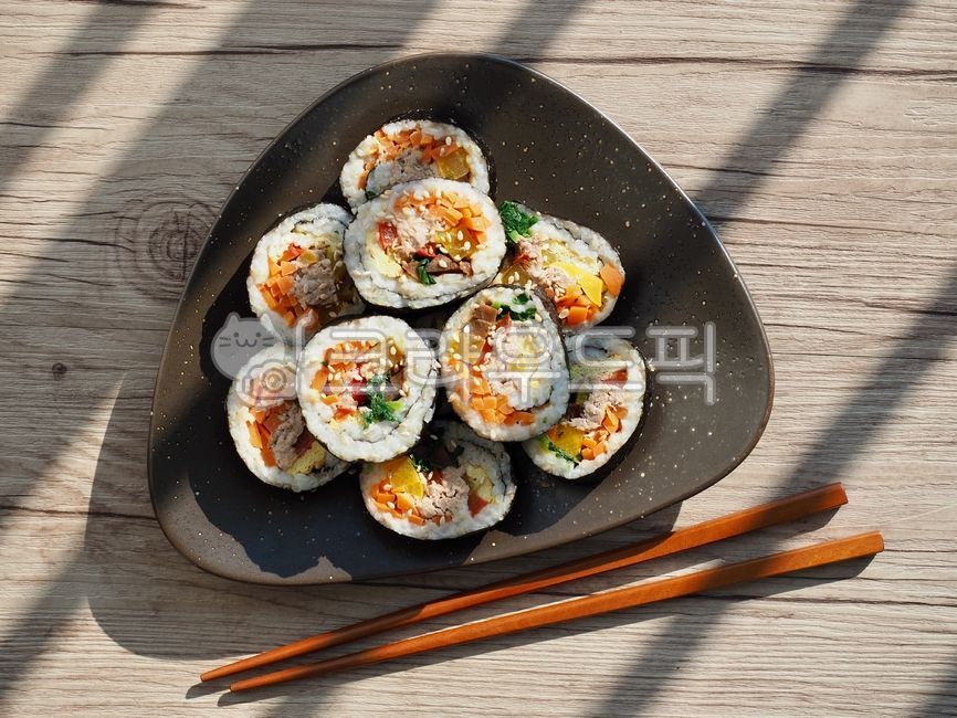 야채김밥,한식,한국음식,김밥,음식,요리,김,채소,당근,햄,밥,단무지,혼합,koreanfood,kimbab,food,cooking,wellbeing,asianfood,carrot,ham,rice,pickledradish,음식,식재료,요리,food,cook,meal,dishes,food reserves