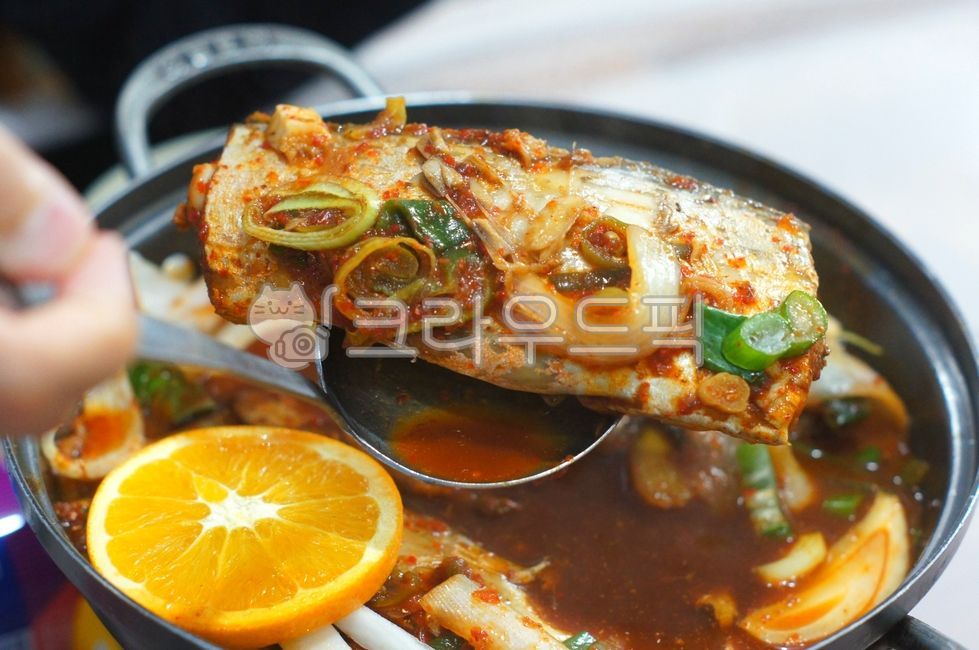 ,stewedjejubeltfish,plating,Braised cutlassfish,local food,fishdishes,Jeju local food,jejulocalfood,fishcuisin,galchijorim,Korean food,kfood,cooking,foodpresentation,seafood,food,braisedcutlassfish,fish dishes,Jeju braised cutlassfish,fish,Plating,localfo