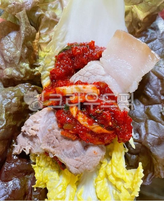 Ssam vegetables,Meat wrap,Bossam,pork,vegetable,boiled pork,pig,Lettuce,pickled cabbage,Kimchi filling,pork belly,boiled meat,cooking,kimchi,cook,wrapping,food,meal,dish,napa cabbage,meat