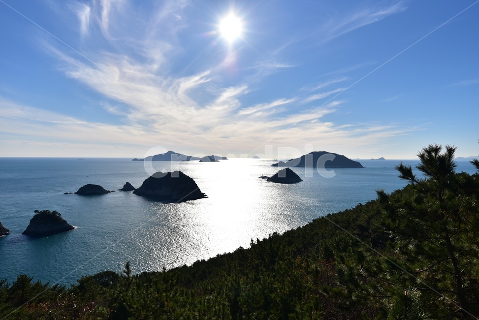 한려수도국립공원,해안선,섬,바다,ocean,자연,island,자연,풍경,nature,landscape,한국자연풍경,한국자연경관,korea nature landscape,outdoors,옥외,land,땅,shoreline,water,물,대양,sea,coast,연안