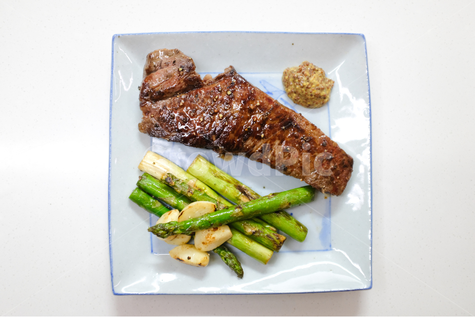 홈메이드,스테이크,고기,아스파라거스,구운마늘,양식,steak,asparagus,food,음식,음식,식재료,요리,food,cook,meal,dishes,food reserves,양식,서양음식,서양요리,western food,western dishes,western meal,western cook