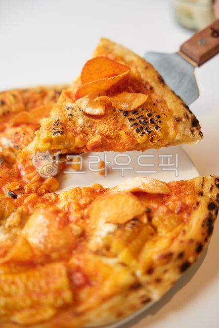 Western food,pizza,Italian food,brunch