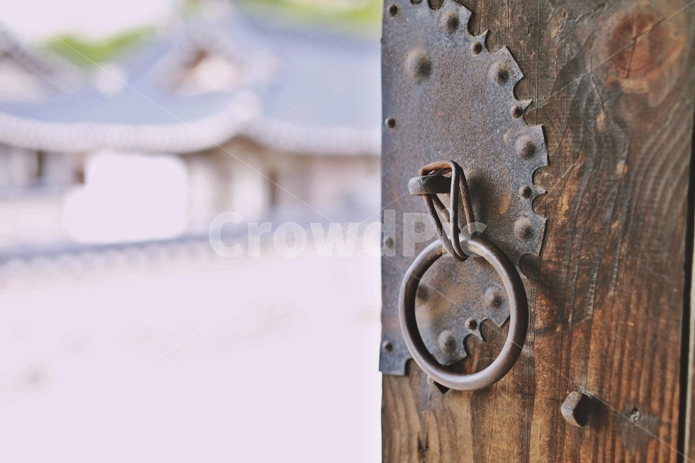 문고리,한옥,doorhandle,철문고리,옛날문고리,나무문,한국전통,한국문화,korean traditional,korean culture,감성,sensible,feeling