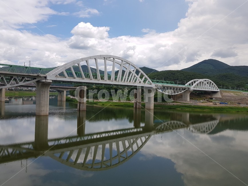 다리,철교,구름,강,산,자연풍경,대자연