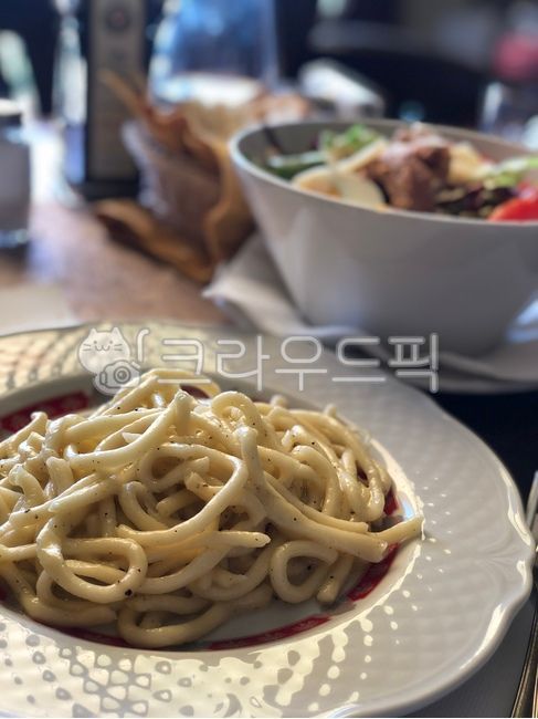 Italian food,pasta,restaurant,plate
