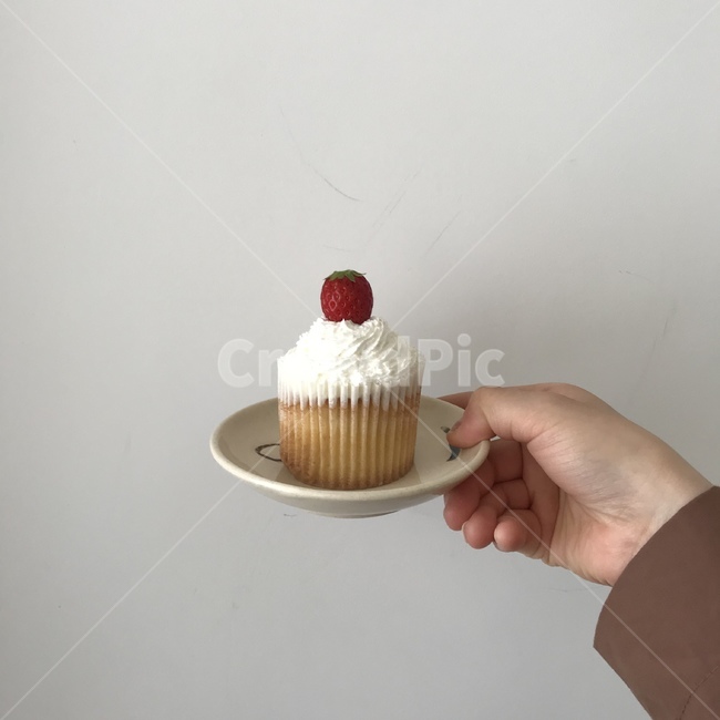 컵케익,딸기케이크,디저트,cupcake,dessert,케이크,접시,컵케이크,딸기,sweet,dish,디저트,간식,후식,dessert,snack