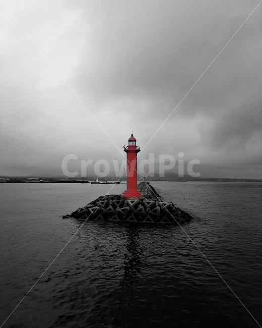 뜸토그래퍼,하늘,바다,제주도,우도,구름,태풍,흑백사진,빨강,등대,lighthouse,흑백,모노톤,monochrome,black and white