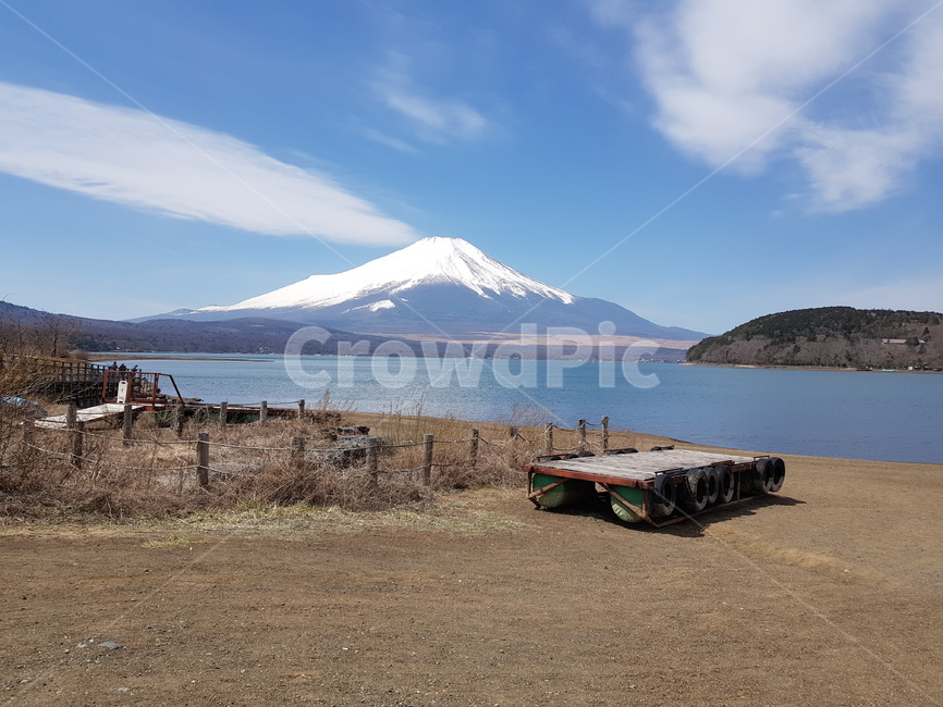 맑은날후지산,일본산,후지산,후지산야마나카호,눈덮힌후지산,후지산호수,겨울후지산,맑은후지산,후지산구름,야마나카호,산중호,호수,겨울산,산,물,구름,파란하늘,맑은하늘,하늘,겨울호수,물가,자연,풍경,nature,landscape,해외,외국,세계,foreign,oversea,world,세계자연풍경,해외자연풍경,외국자연풍경,world nature landscape,road,도로