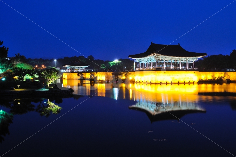 야경,반영,풍경,안압지,여행,유적지,야경,밤,풍경,nightscape,night,landscape,랜드마크,landmark,tourist attraction,한국전통,한국문화,korean traditional,korean culture,building,건물,architecture,건축물,castle,성