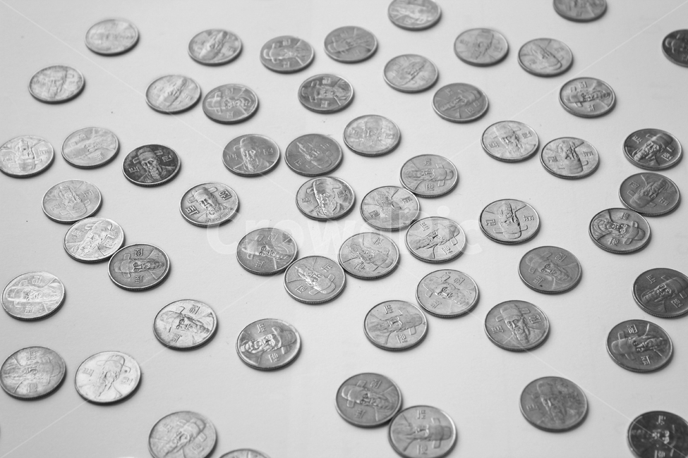 한국,동전,한국동전,돈,경제,금융,금속,은색,money,coin,korea,koreacoin,coins,many,많은,더미,그룹,cash,silver,metal,won,group,흰배경,실버,100,100원,흑백,모노톤,monochrome,black and white,금융,돈,finance,banking,money,연출,컨셉,콘셉,direction,concept