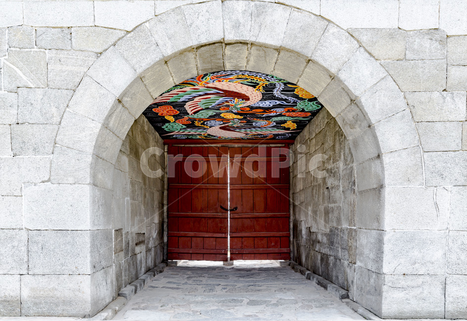 Pungnammun Gate,Cultural Heritage,Jeonju Hanok Village,Historic sites,treasure,Tourist destination,traditional architecture,castle gate,Honam Jeilseong