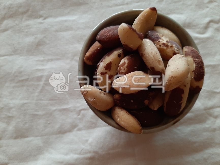 brazil nuts,nuts,plate,nut,bowl,food