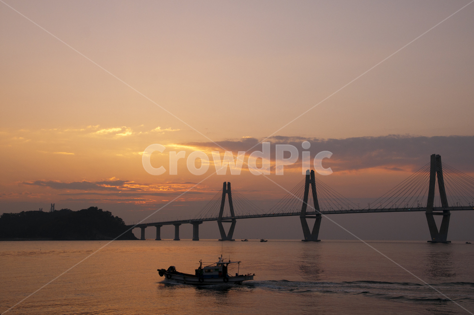 nature,자연,outdoors,옥외,dusk,하늘,sky,일몰,sunset,황혼,redsky,붉은하늘,dawn,새벽,transportation,교통,vehicle,차량,boat,보트,자연,풍경,nature,landscape